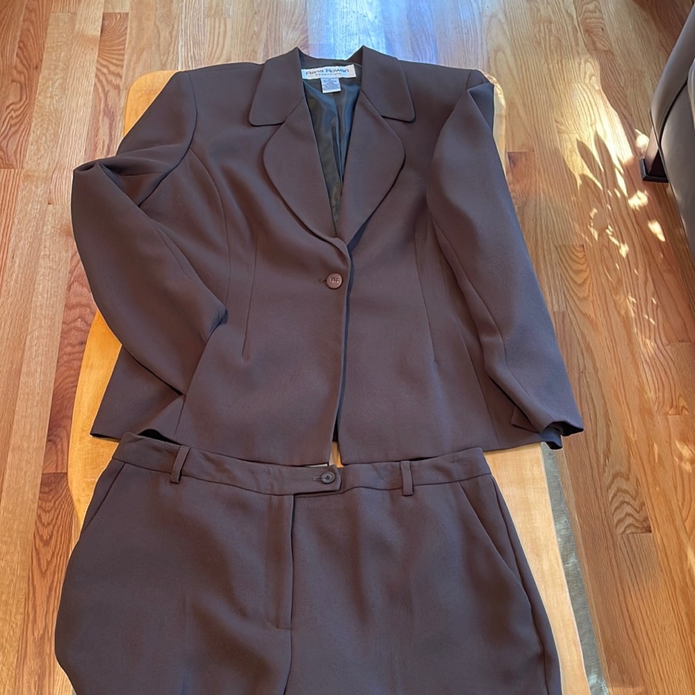 suit, brown/olive color, side pockets in pants & jacket. Excellent shape!